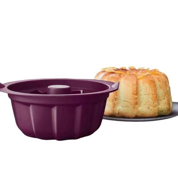Tupperware Silicone Bundt Form NWT purple - Picture 3 of 3